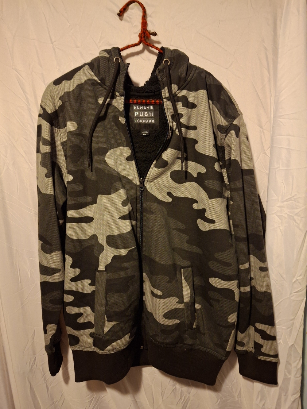 Men's Always Push Forwaed Camouflage Zip Hoodie Size Medium